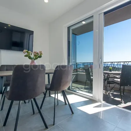 Sea View Diana Apartment *